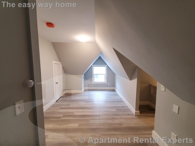 Building Photo - 146 Highland Ave