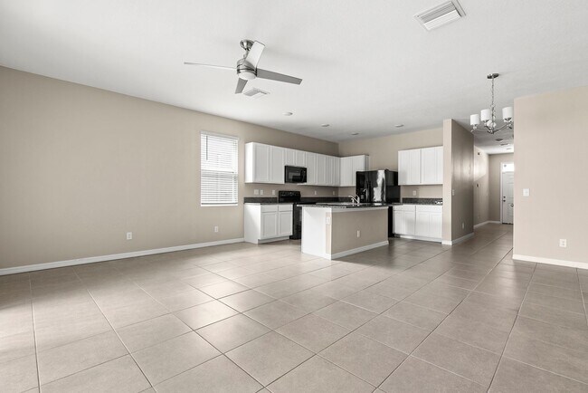 Building Photo - Updated Townhome in Riverview - Gated Comm...