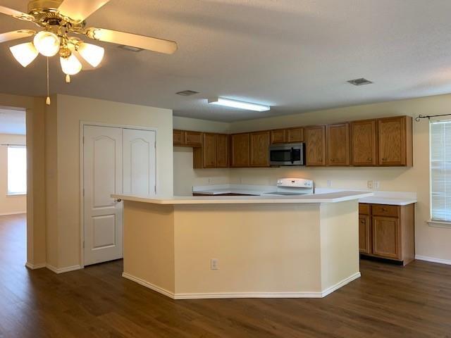 Building Photo - 909 Larkspur Dr