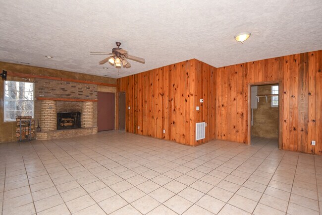 Foto del edificio - 4526 Rock Springs Rd