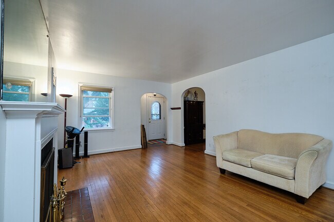 Building Photo - 1346 Tewkesbury Pl NW