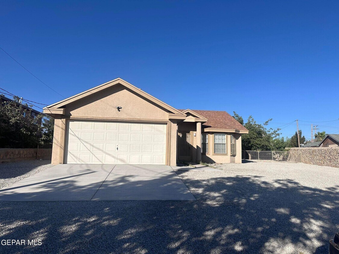 Foto principal - 5884 Doniphan Dr