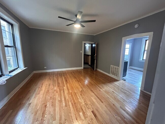 Building Photo - 1028 E Hyde Park Blvd