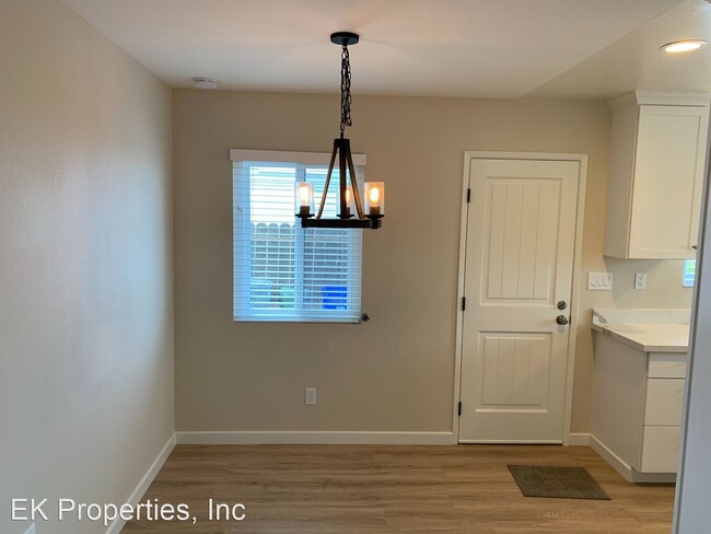 Foto del edificio - 3 br, 2 bath House - 55 East E St
