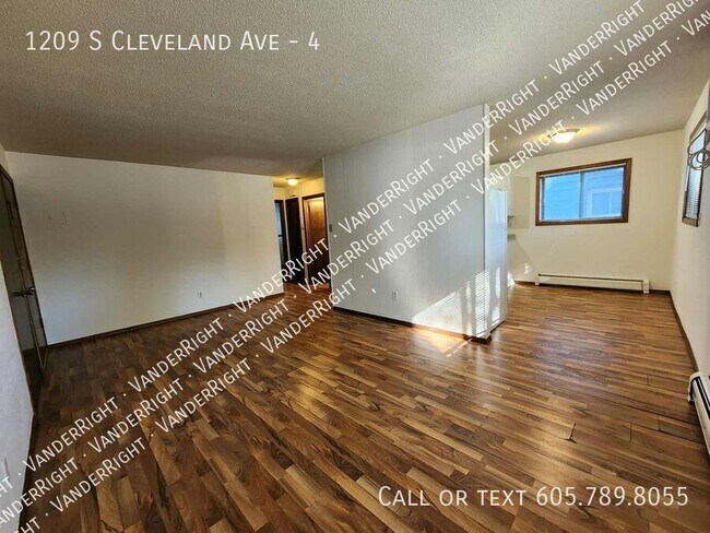 Building Photo - 1209 S Cleveland Ave
