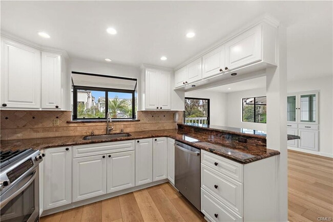 Building Photo - 405 Heliotrope Ave