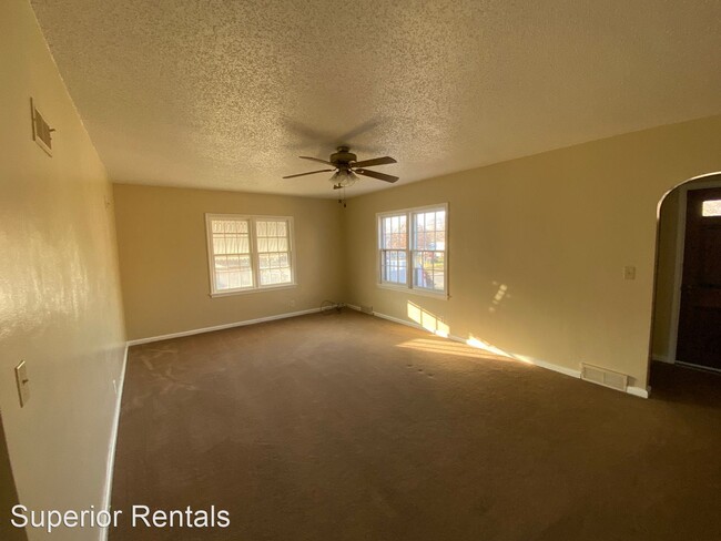 Foto del edificio - 3 br, 1 bath House - 210 East 9th Street