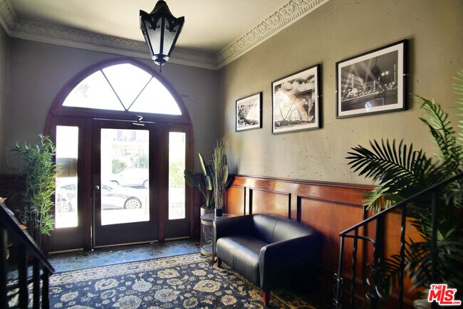 Foto del edificio - 611 Cloverdale Ave