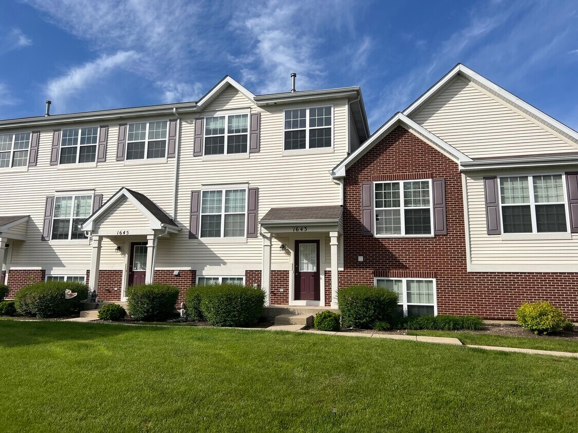 Primary Photo - 1643 W Turtle Creek Ln