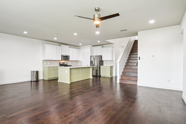 Building Photo - 7634 Leonardo Dr