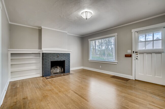 Building Photo - 708 NE 20th Ave