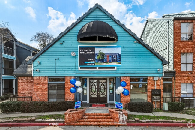 Centro de arrendamiento - Canfield Lakes