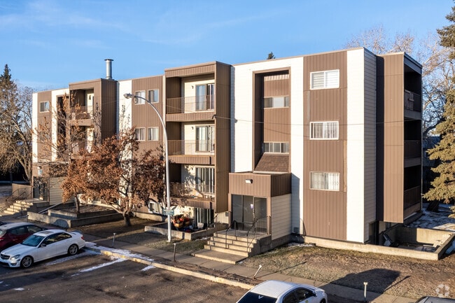 Building Photo - Hampton Court