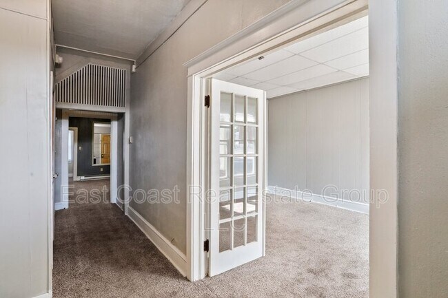 Foto del edificio - 323 S Queen St