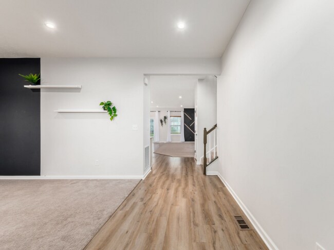 Building Photo - 103 Cameo Wds Dr