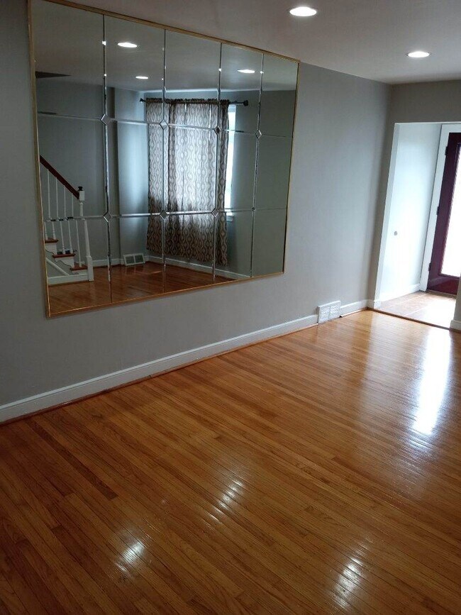 Foto del edificio - 8553 Michener Ave