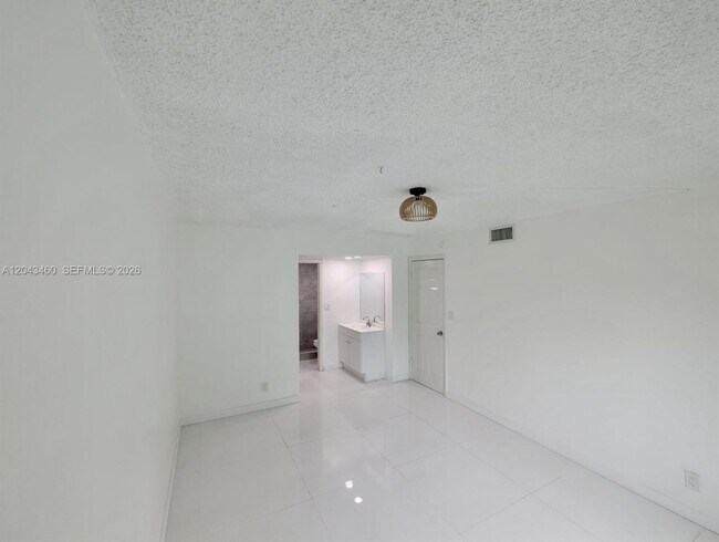 Foto del edificio - 700 SE 2nd Ave