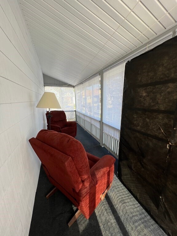 Building Photo - 28 Wellesley St