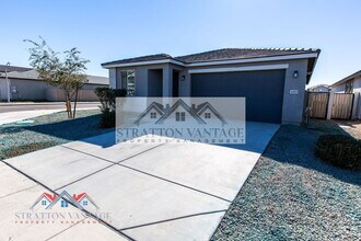 Building Photo - 36005 W San Clemente Ave