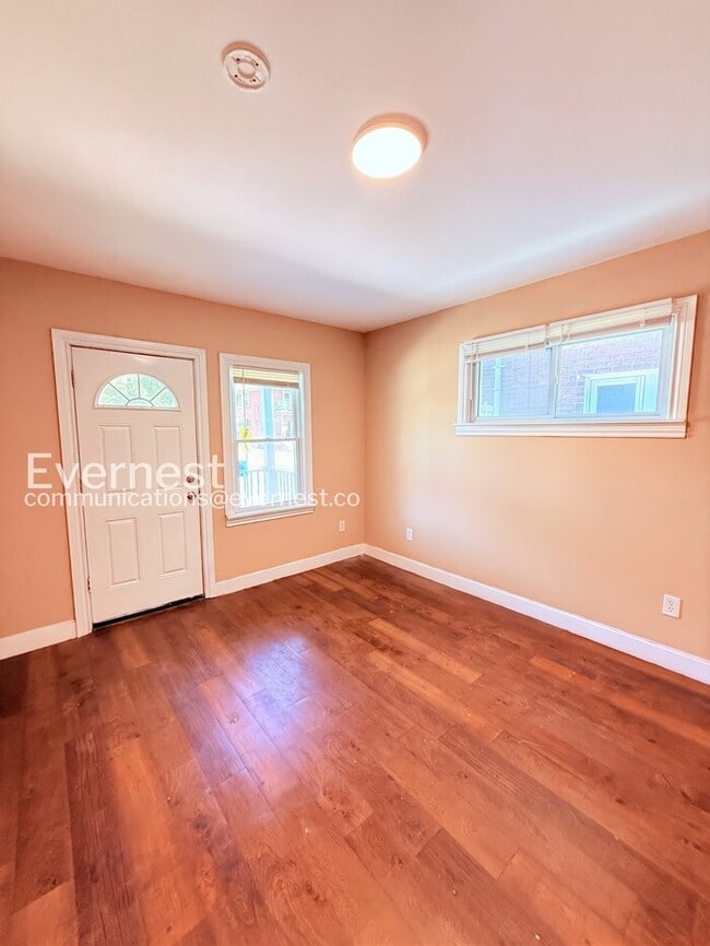 Foto del edificio - 2488 Woodmere St