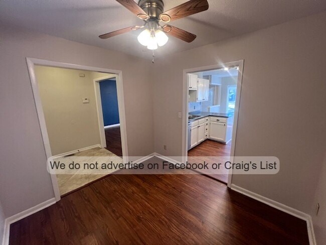 Foto del edificio - Farmington - Butterwood Circle