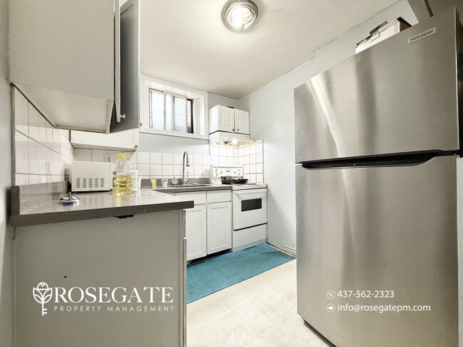 Building Photo - 2-Bedroom Basement Apartment in Scarborough with Parking & Hot Water Included
