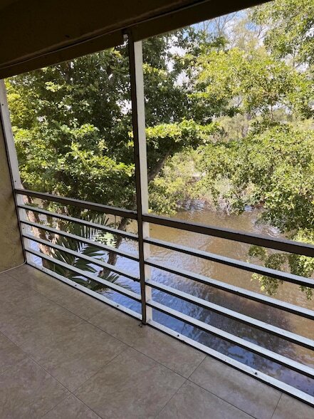 Foto del edificio - 1400 NE 57th St