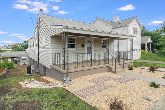 Building Photo - 1006 S Quinn St