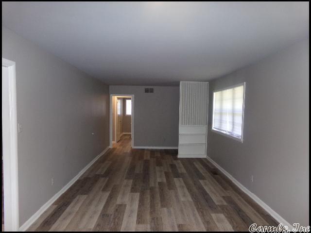 Building Photo - 403 Brookside Dr