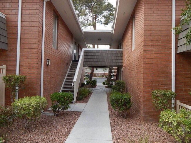 Building Photo - Fabulous 1st Floor Condo with 1 Bedroom, 1...