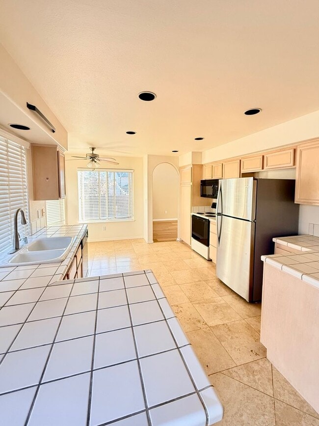 Foto del edificio - Elegant 4 Bedroom, 3 Bathroom Home in Northwest Reno – 2,117 sq ft