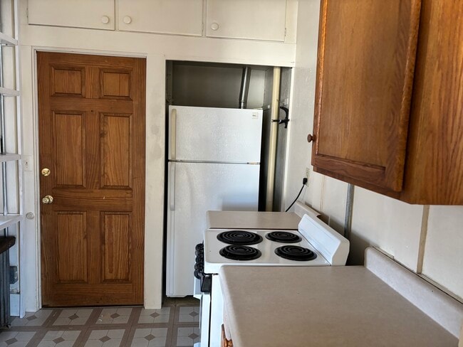 Building Photo - 1001 Main St