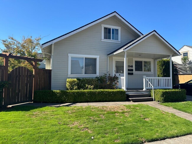 Foto del edificio - Large 2 bedroom, 2 full bathroom home in Eugene!