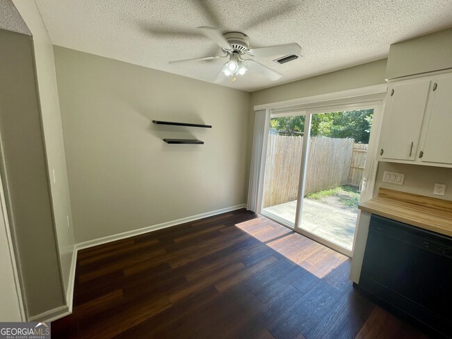 Building Photo - 111 Pelican Point Dr