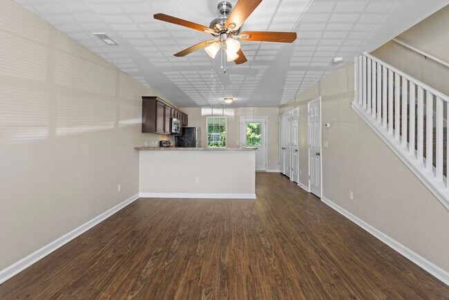 Foto del edificio - Great Townhome! Minutes to Albert Ellis Ai...