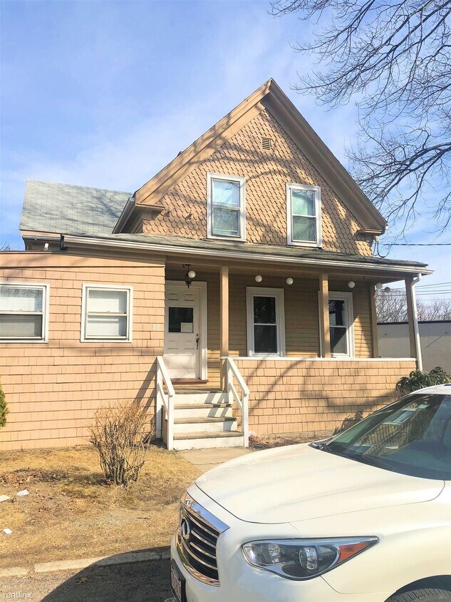 28 Crescent Ave, Braintree, MA 02184 Apartment for Rent in Braintree