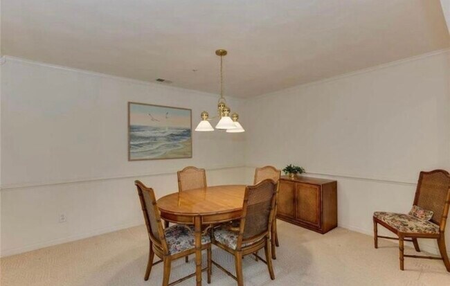 Foto del edificio - 900 Charnell Dr