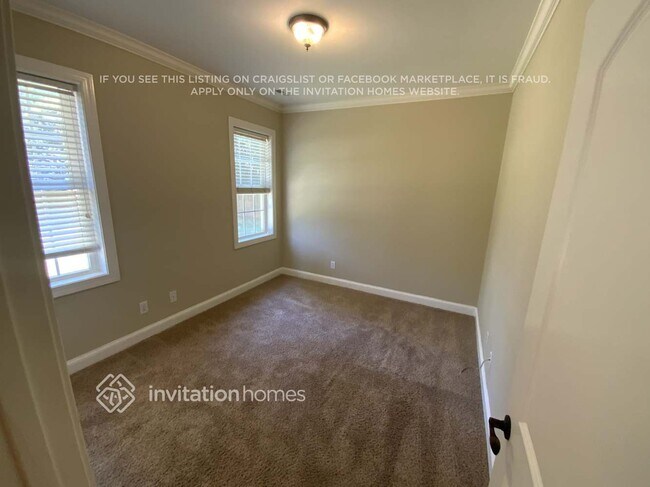 Foto del edificio - 242 Chuckwood Rd