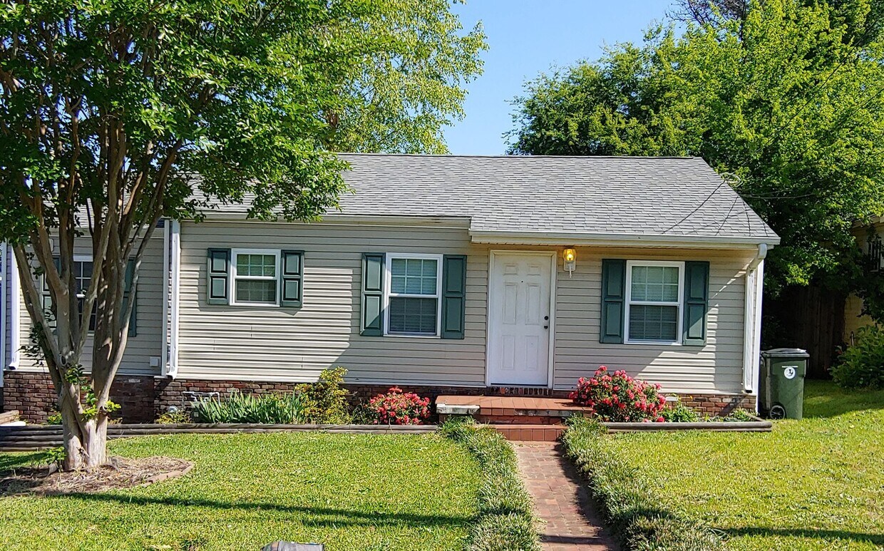 Foto principal - 1604 14th E St