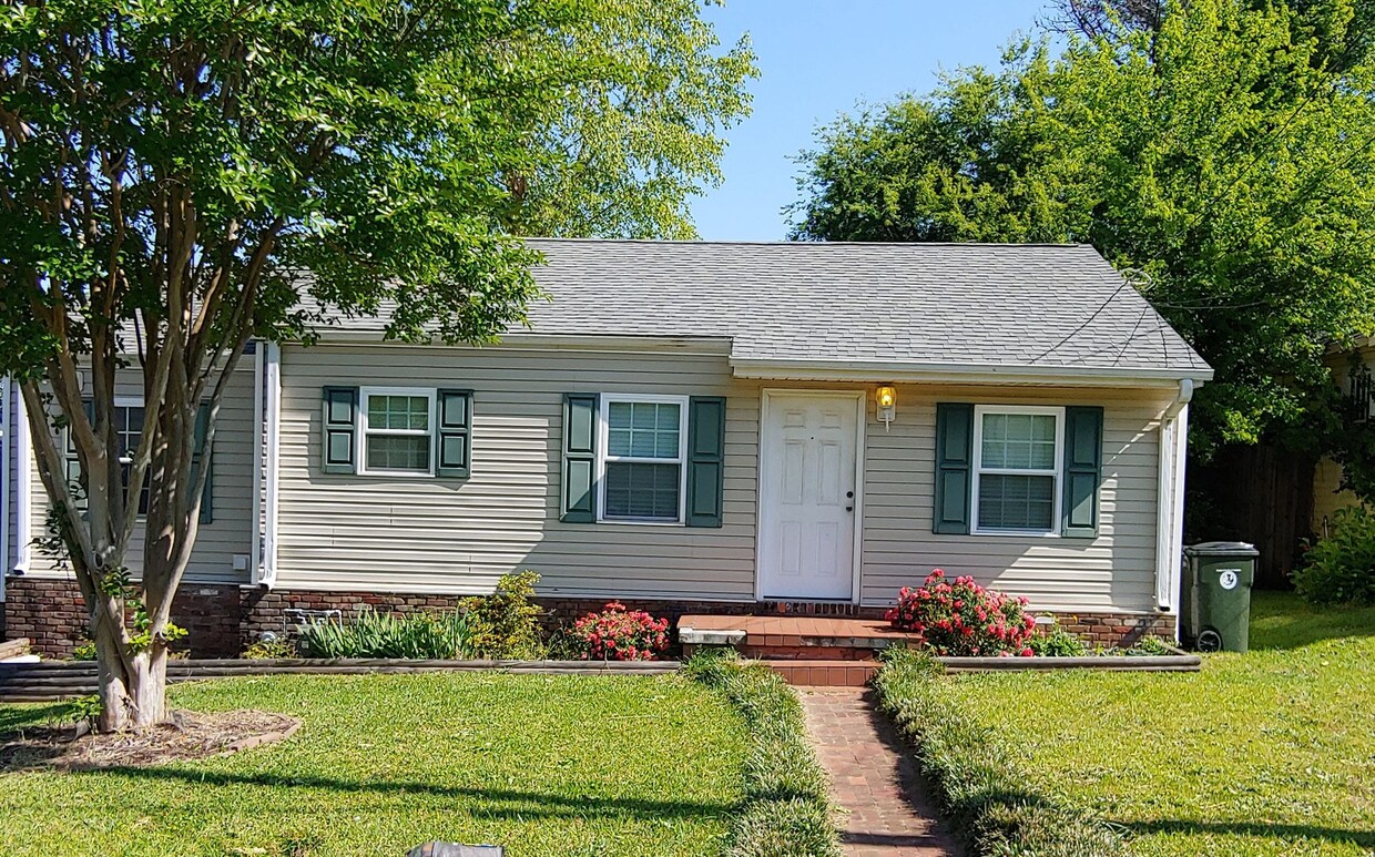 Primary Photo - 1604 14th E St