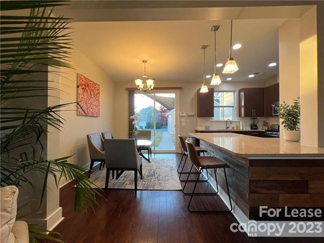 Foto del edificio - 3249 Bending Birch Pl