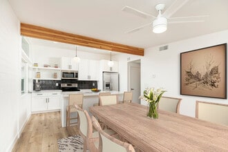 Building Photo - La Alegre