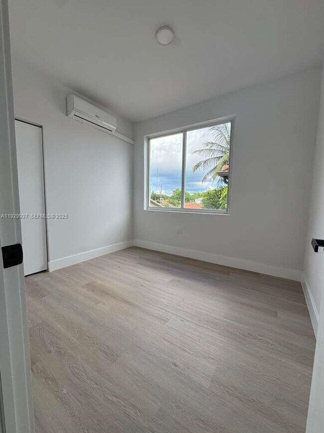 Foto del edificio - 2425 SW 6th St