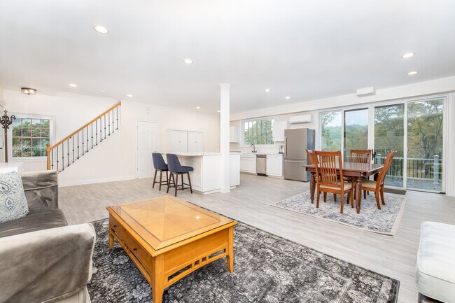 Foto del edificio - 235 White Deer Rocks Rd