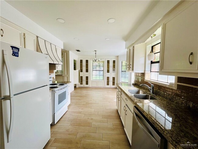 Building Photo - 9 S Cynthia St