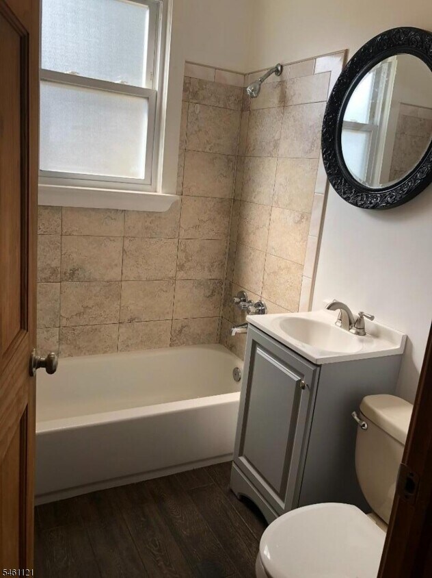Foto del edificio - 210 E 24th St