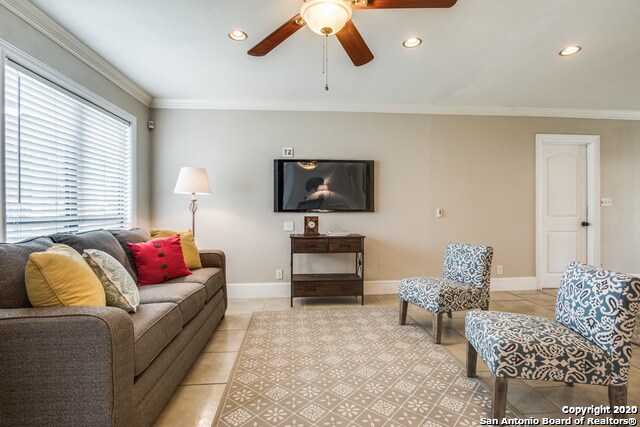 Foto del edificio - 6727 Spring Lark Dr