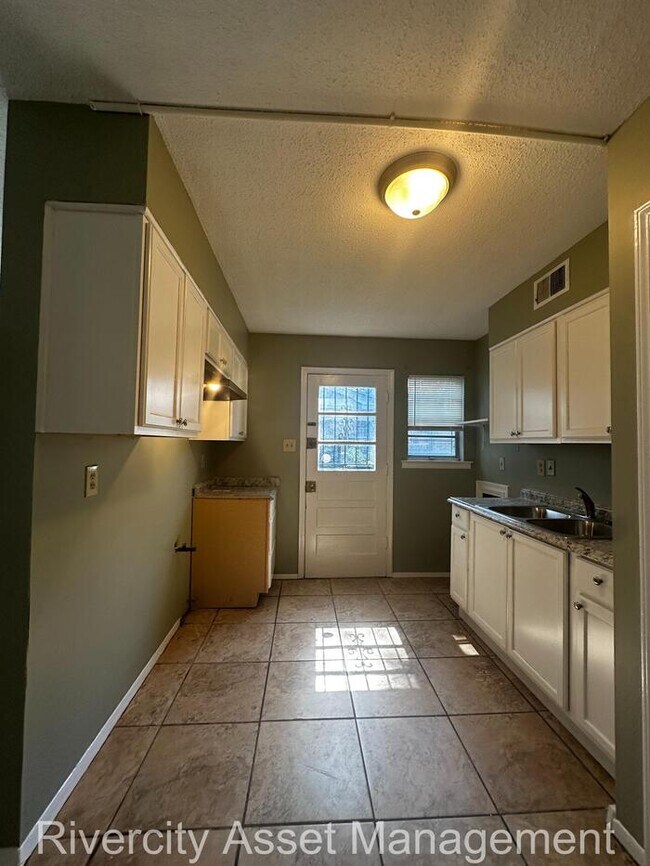 Foto del edificio - Charming Duplex Near University of Memphis!!!!! HABLAMOS ESPANOL!!!!!!!!