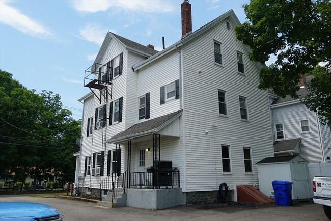 Foto del edificio - 170 Middleboro Ave