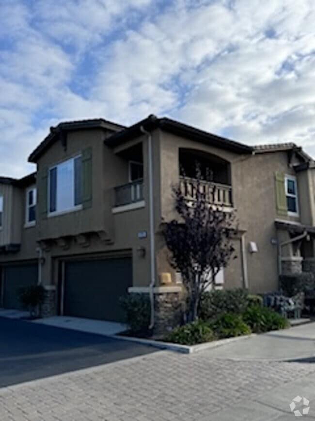 Building Photo - 3759 Dunkirk Dr